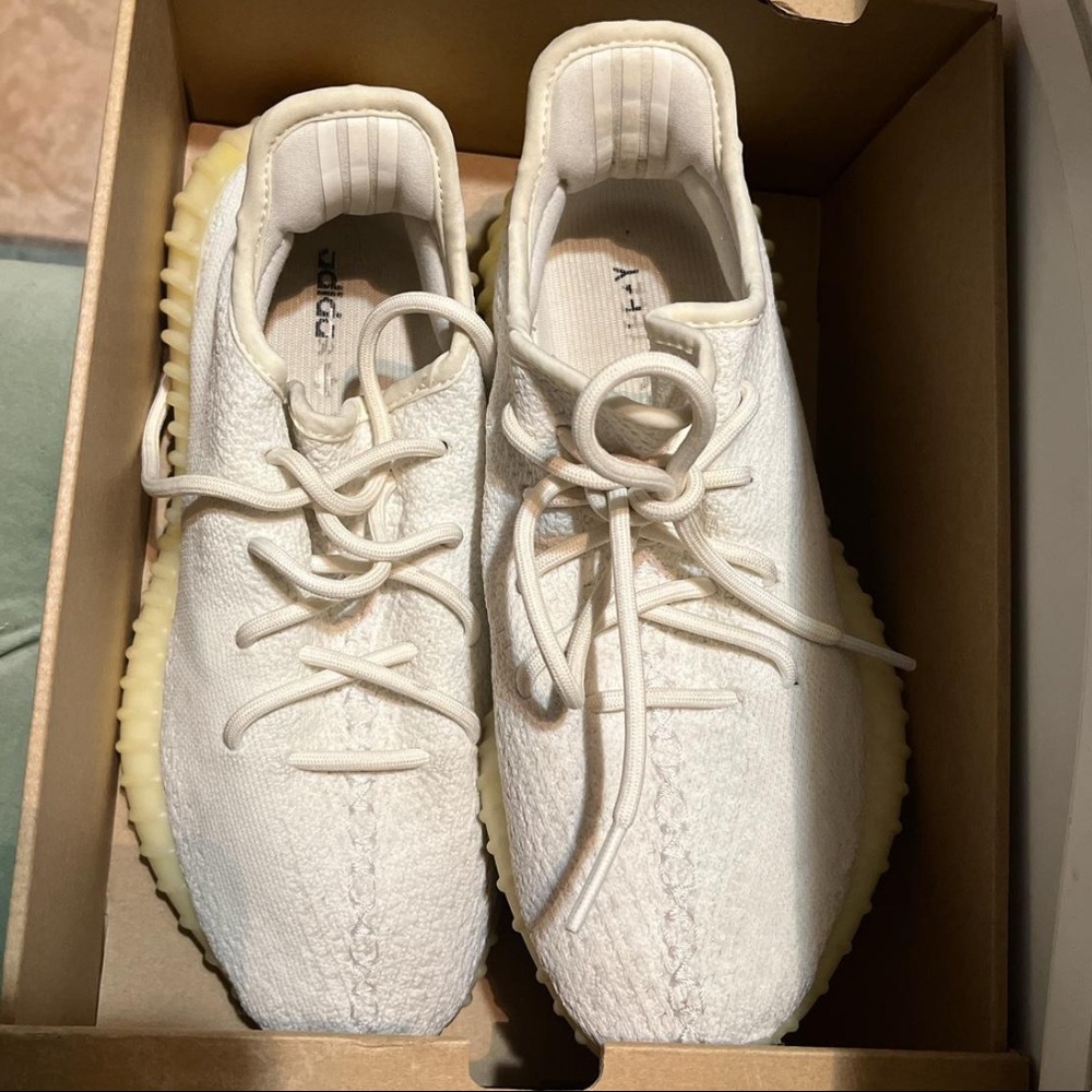 YEEZY BOOST 350 V2 (men size 7 1/2) (women size 9) Need gone asap send offers.